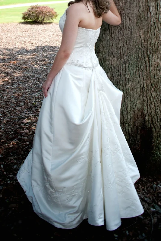 Early Access Other Ball gown with halter neckline