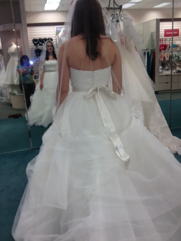 Special Buy Vera Wang VW370014