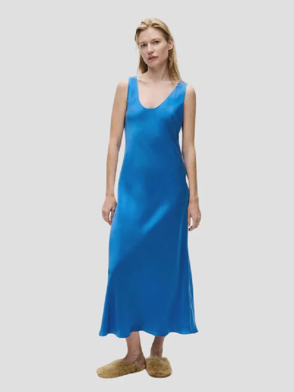 Don't Miss SCOOP NECK DRESS  WAVE