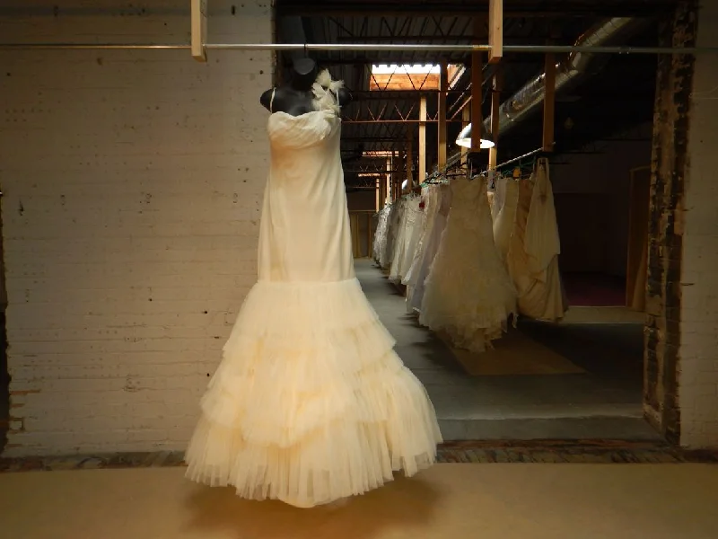 Limited Availability Vera Wang Kaye